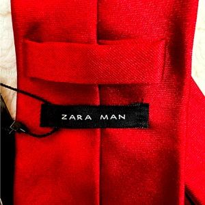 Brand new red tie from Zara. I love this time and it’s super clean.